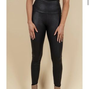 🤯MOVING SALE🤯 Blushing Brunette Boutique snakeskin print leggings